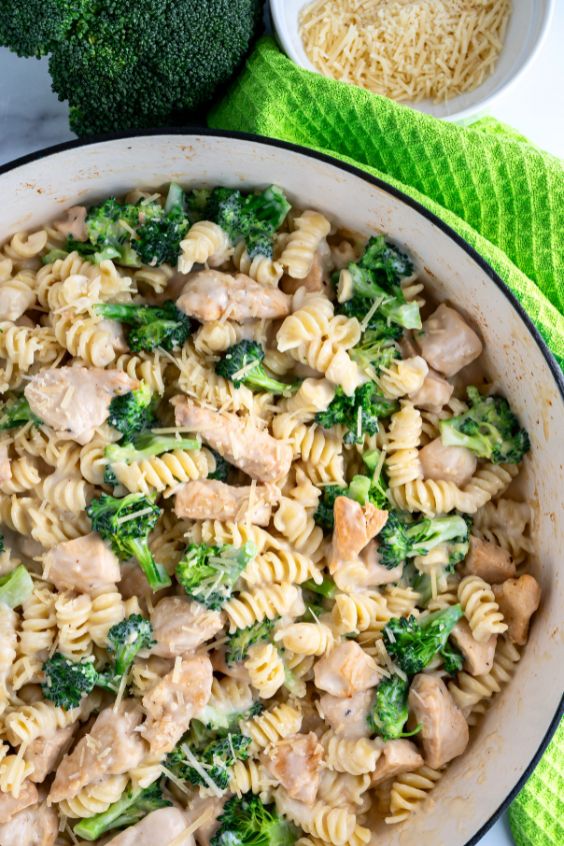 Easy Broccoli Chicken Alfredo Pasta