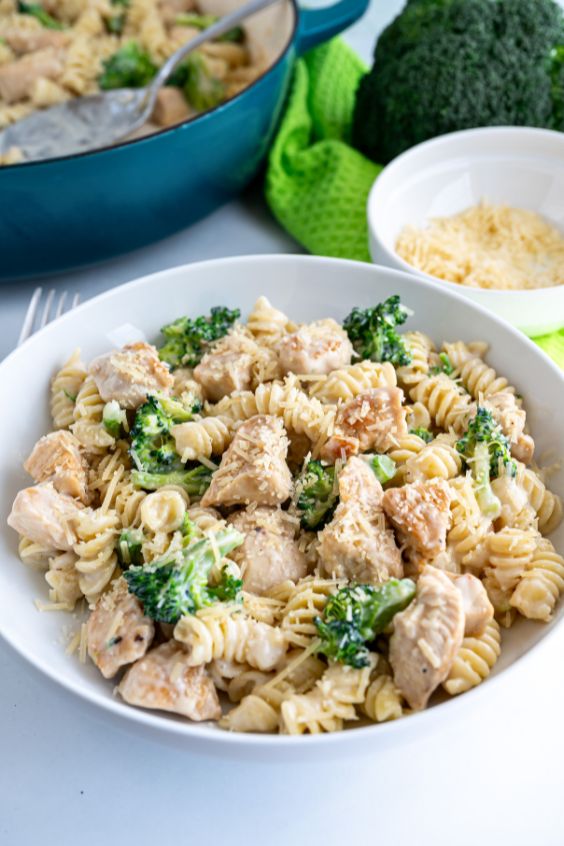 Easy Broccoli Chicken Alfredo Pasta