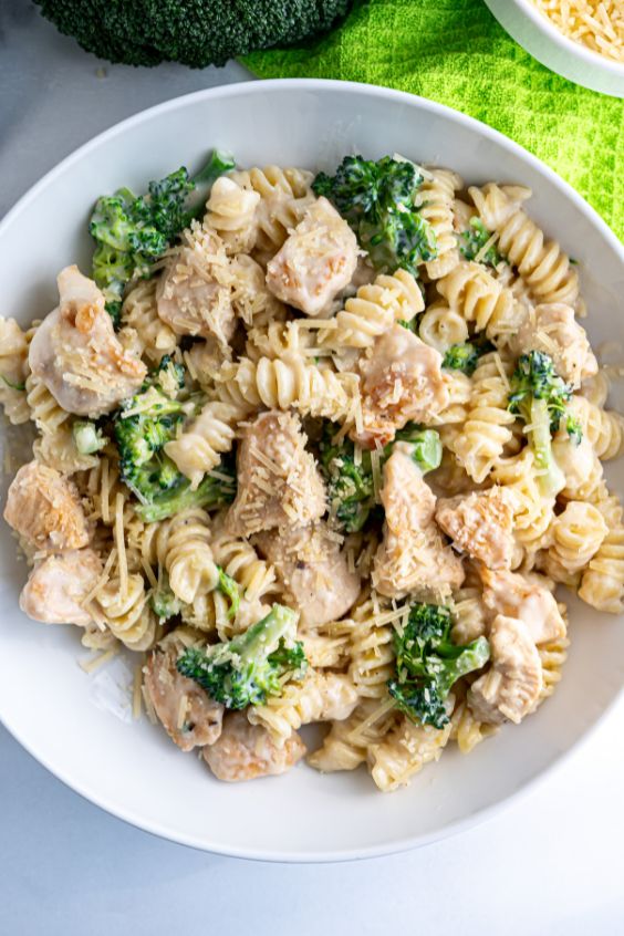 Easy Broccoli Chicken Alfredo Pasta